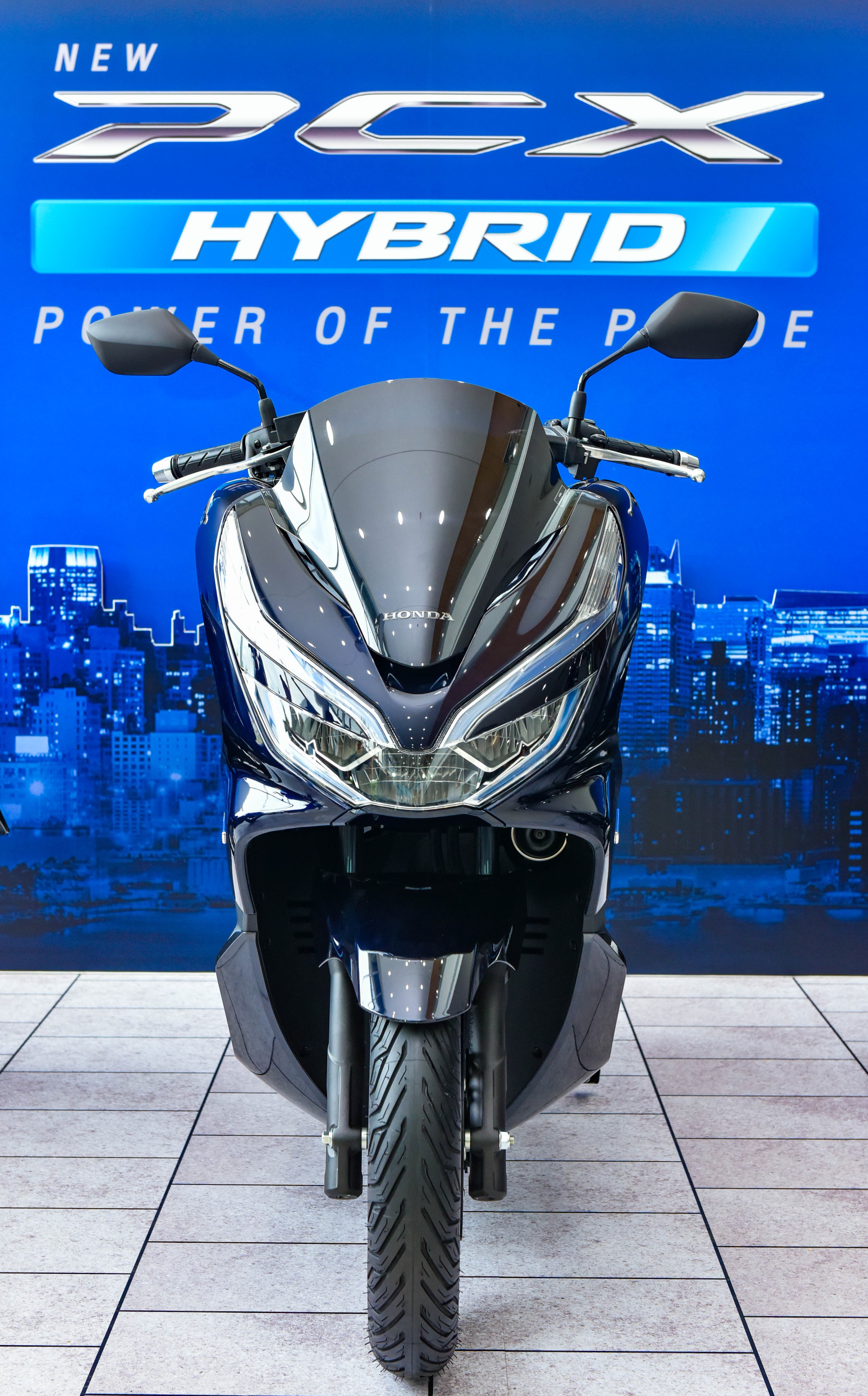New Honda PCX HYBRID รถจักรยานยนต์ไฮบริดรุ่นแรกของโลกที่